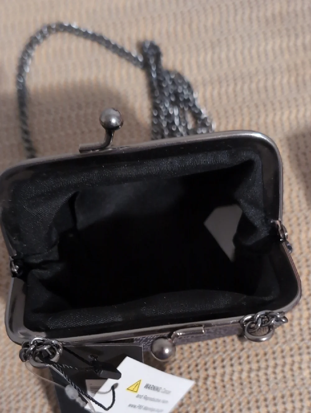 Ed Hardy Black Crossbody Kiss-Lock Bag Graphic New - Picture 3 of 4